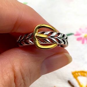 Vintage Avon buckle ring in size 9 in two tone💗